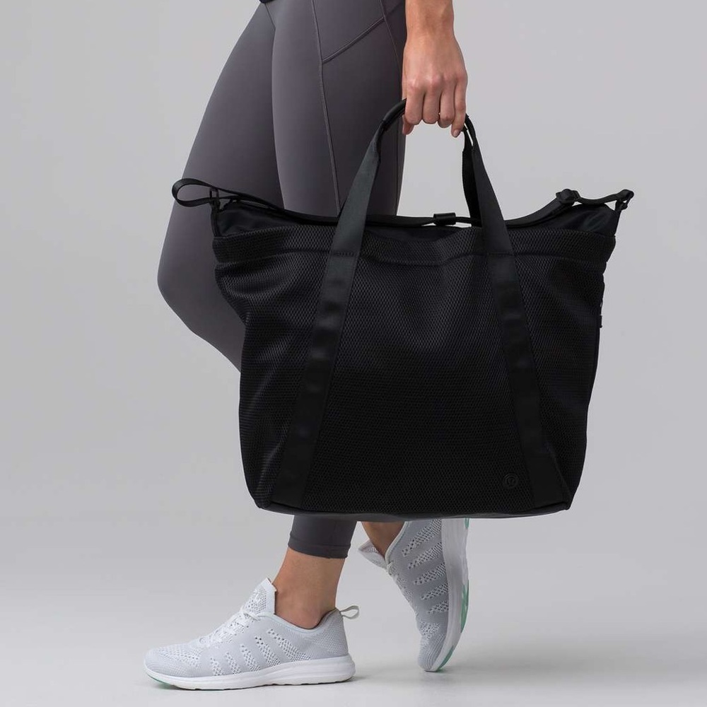 Lulu lemon carry all mess heat guard gym tote